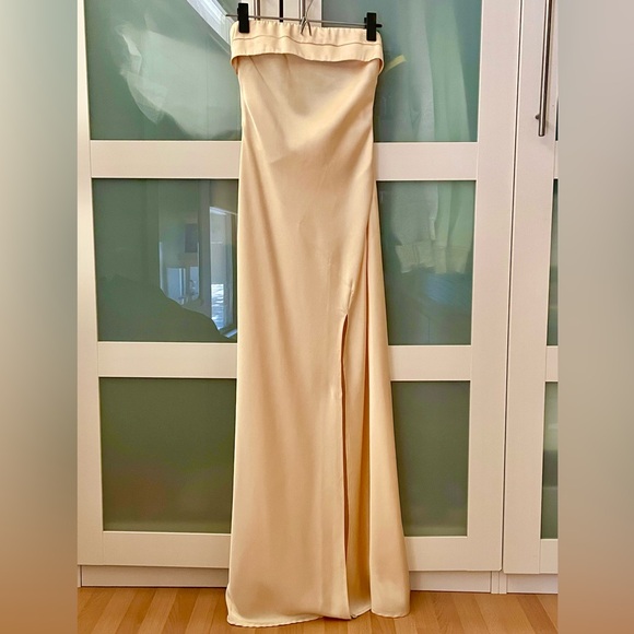 Yellow satin strapless prom dress - Picture 2 of 7